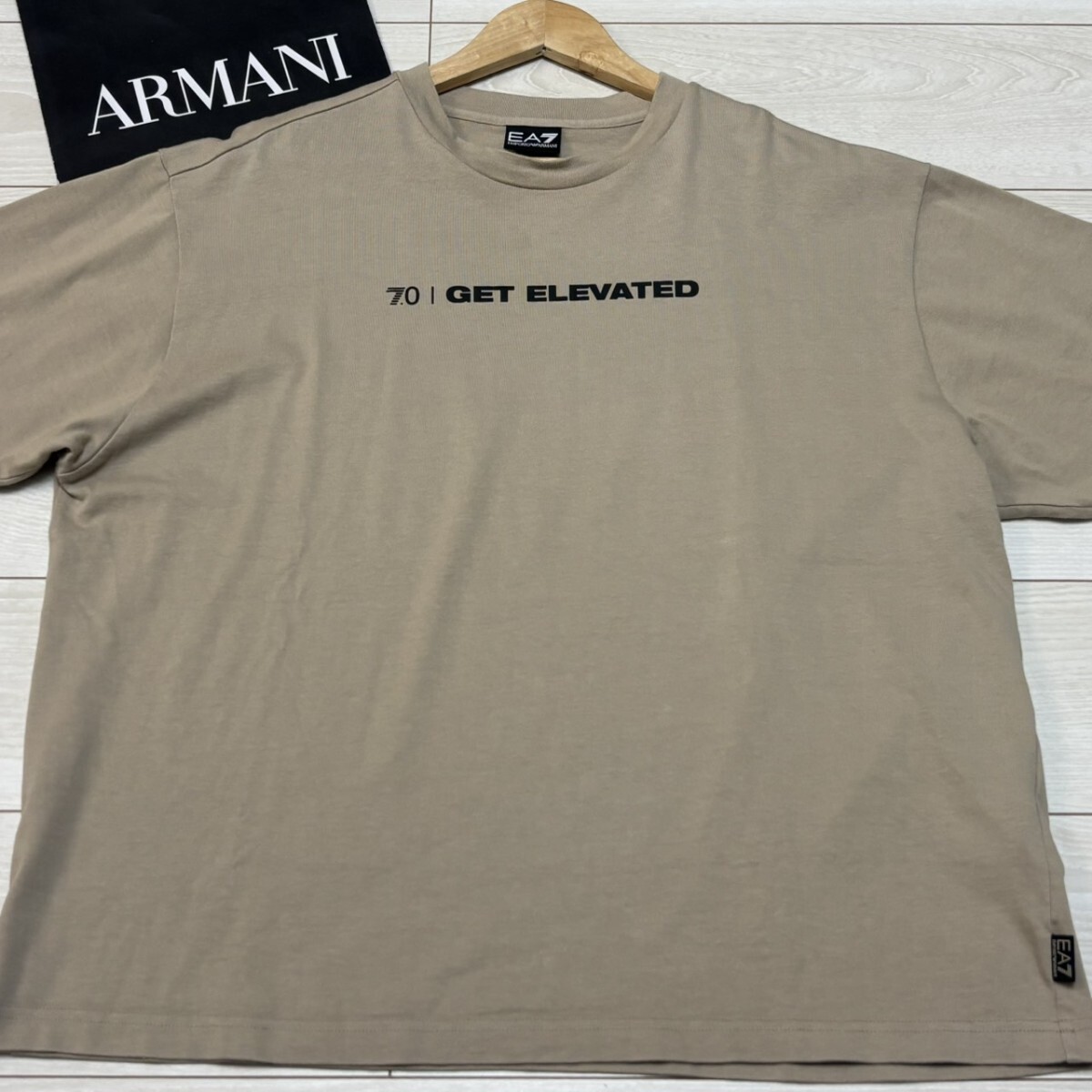 極美品/XLサイズ相当●EMPORIO ARMANI エンポリオアルマーニ 半袖Tシャツ プリントロゴ 裾ロゴ メンズ トップス サマー 夏 ベージュ 