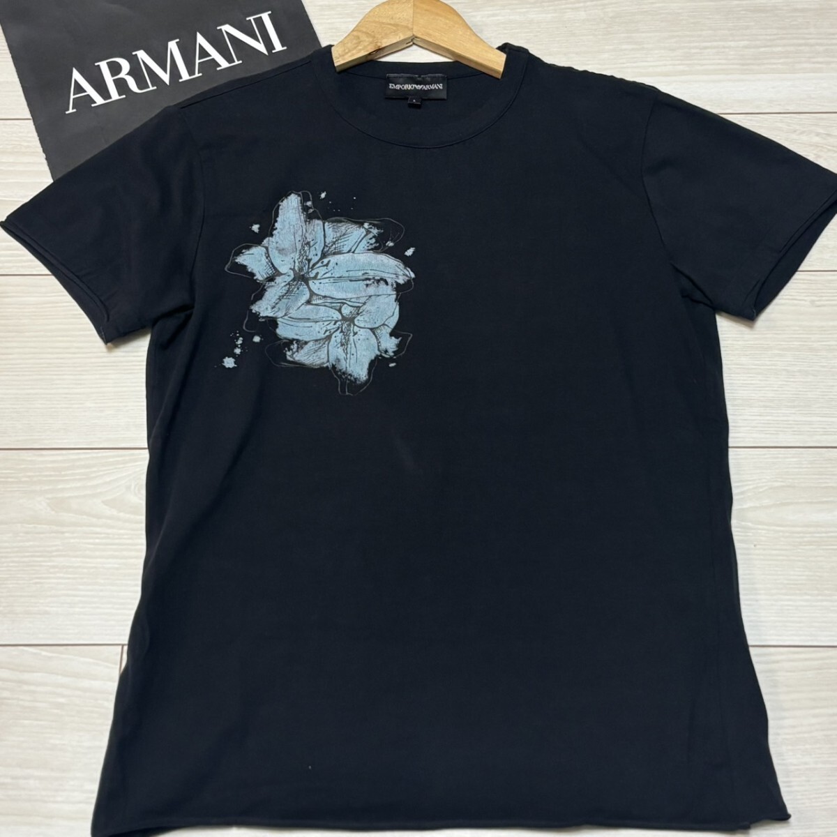 極美品/Lサイズ●EMPORIO ARMANI エンポリオアルマーニ 半袖Tシャツ 花柄 プリント メンズ トップス ブラック 黒 夏 サマー