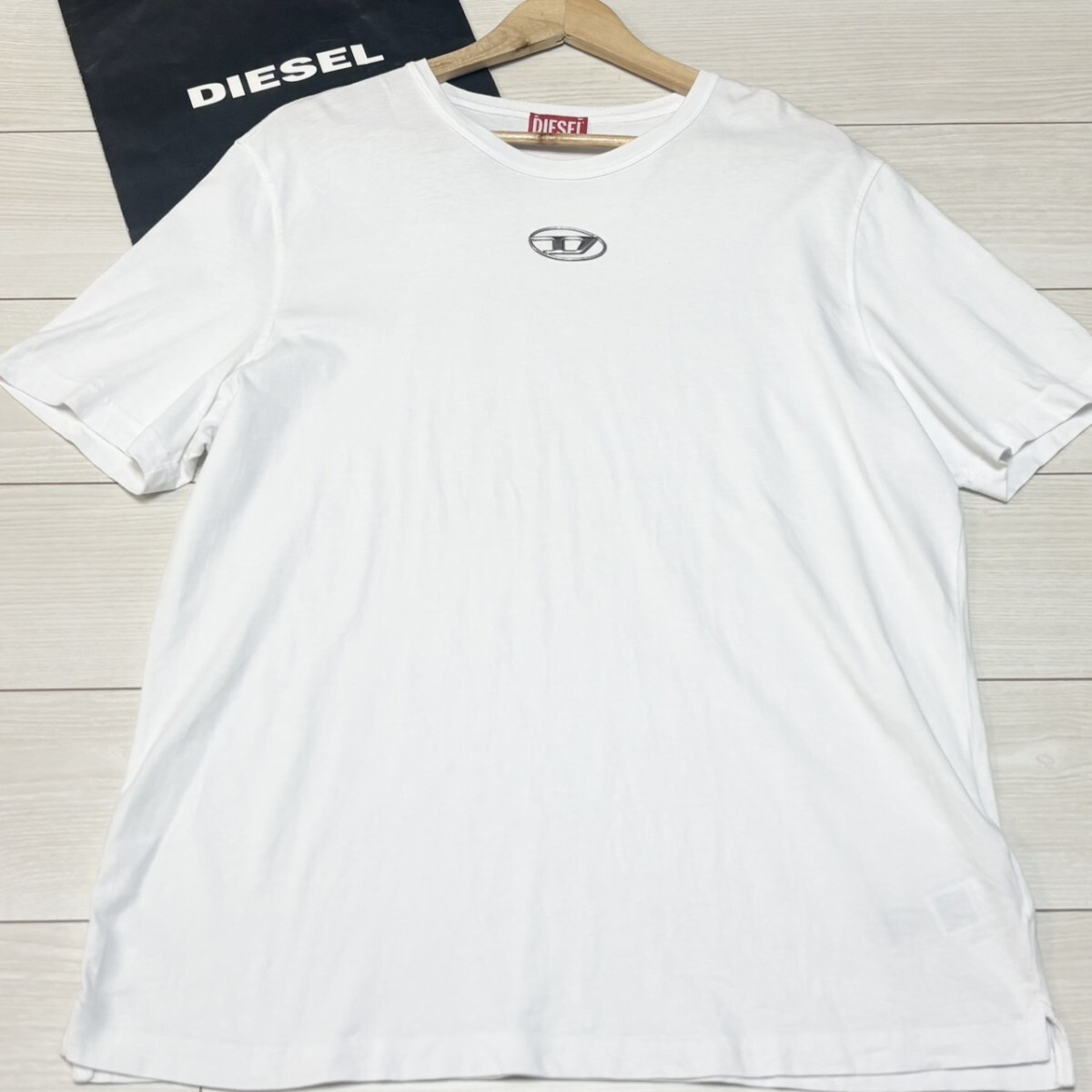 極美品/XLサイズ●DIESEL ディーゼル 半袖Tシャツ プレートロゴ Dロゴ 白 ホワイト メンズ トップス 夏 サマー