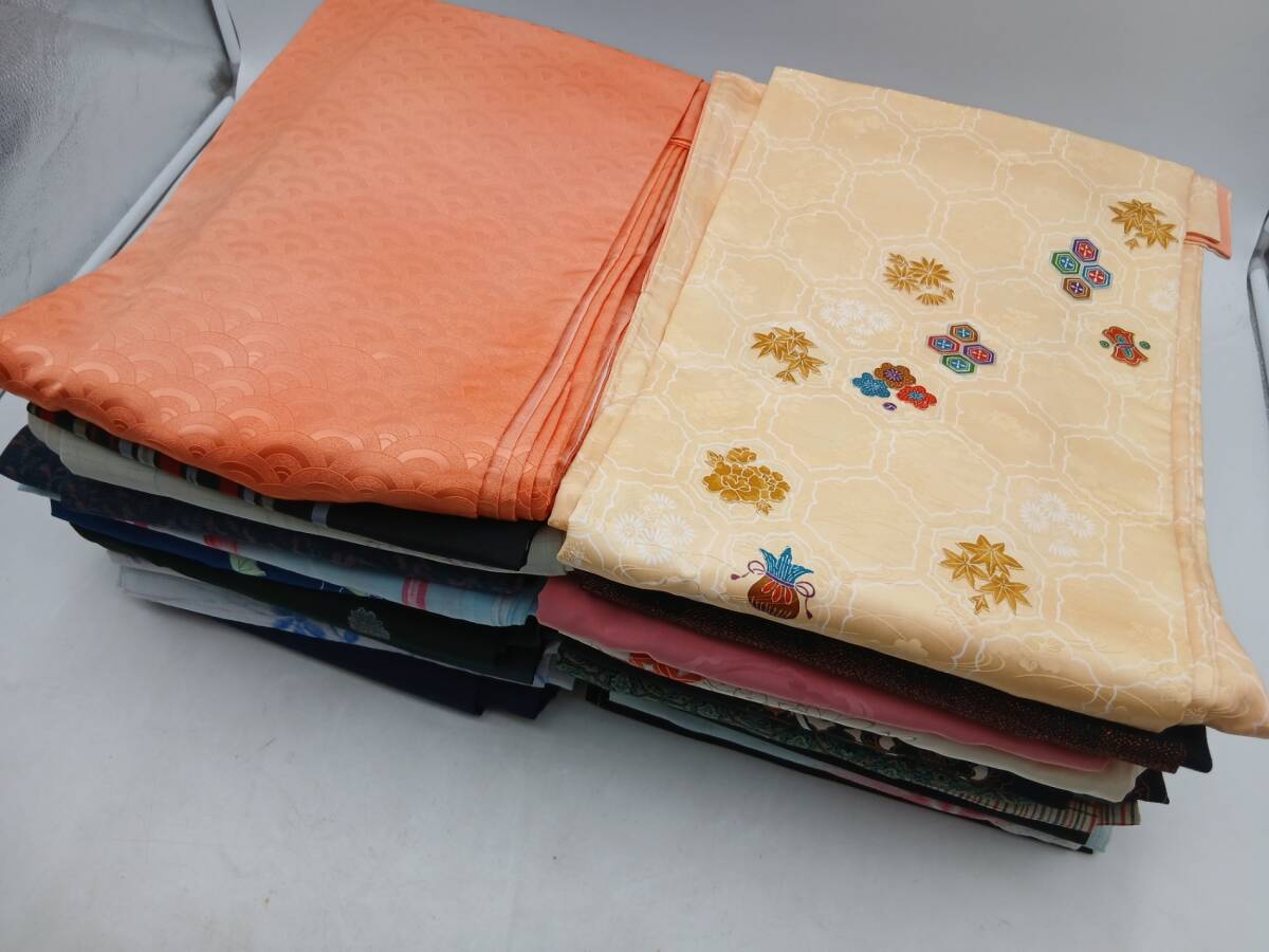 着物まとめ20枚 良好品 正絹 【訪問着 小紋 色無地 付け下げ 紬 ろ】 色柄色々 刺繍 金彩 大島等 リメイク素材 手芸 和装_S4459