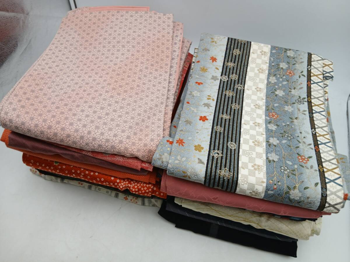 着物まとめ20枚 良好品 正絹 【訪問着 小紋 色無地 付け下げ 紬 ろ】 色柄色々 刺繍 金彩 大島等 リメイク素材 手芸 和装_S7531