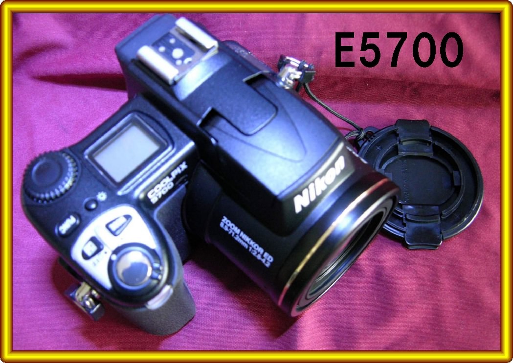 ＊＊＊Nikon　COOLPIX E5700　本体＋劣化バッテリー　　　難あり　稼働ジャンク部品取り