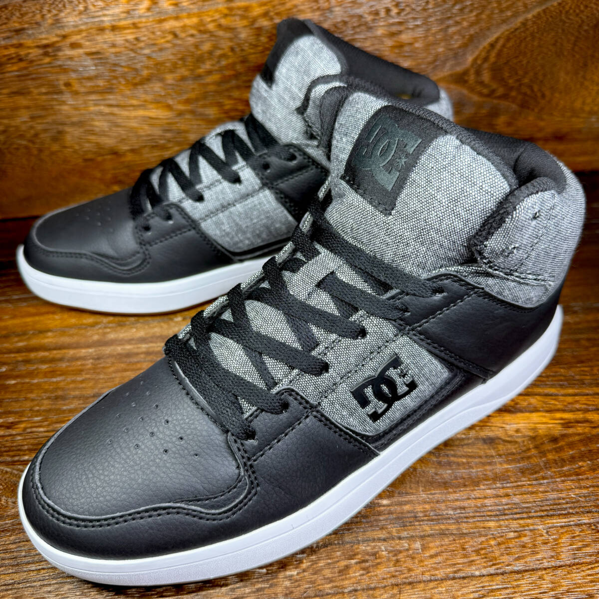 【美品】◆DC SHOSE◆ディーシーシューズ 26.0cm ハイカットスニーカー ブラック グレー メンズ 靴 中古 宅急便 即決