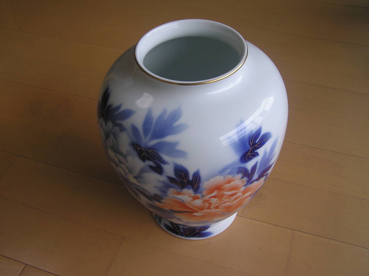 【送料無料!!】有田焼 深川製磁 磁器花瓶(木箱付き)