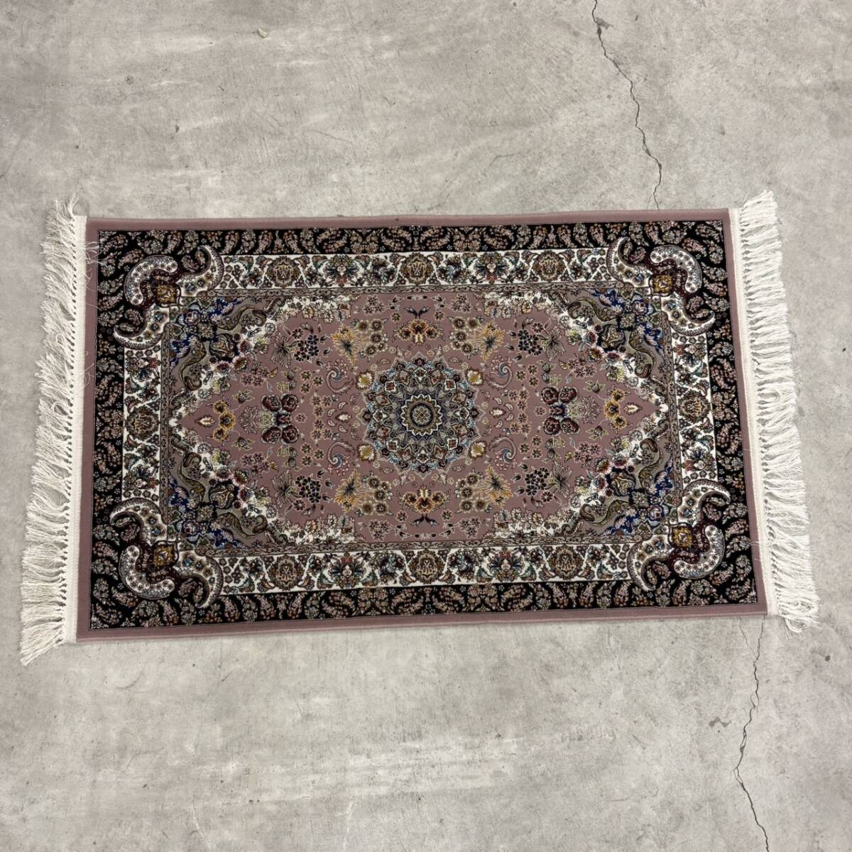 【カシャン絨毯】 イラン製 70×120cm アクリル 伝統柄 フローラルデザイン 敷物 インテリア 小物絨毯 