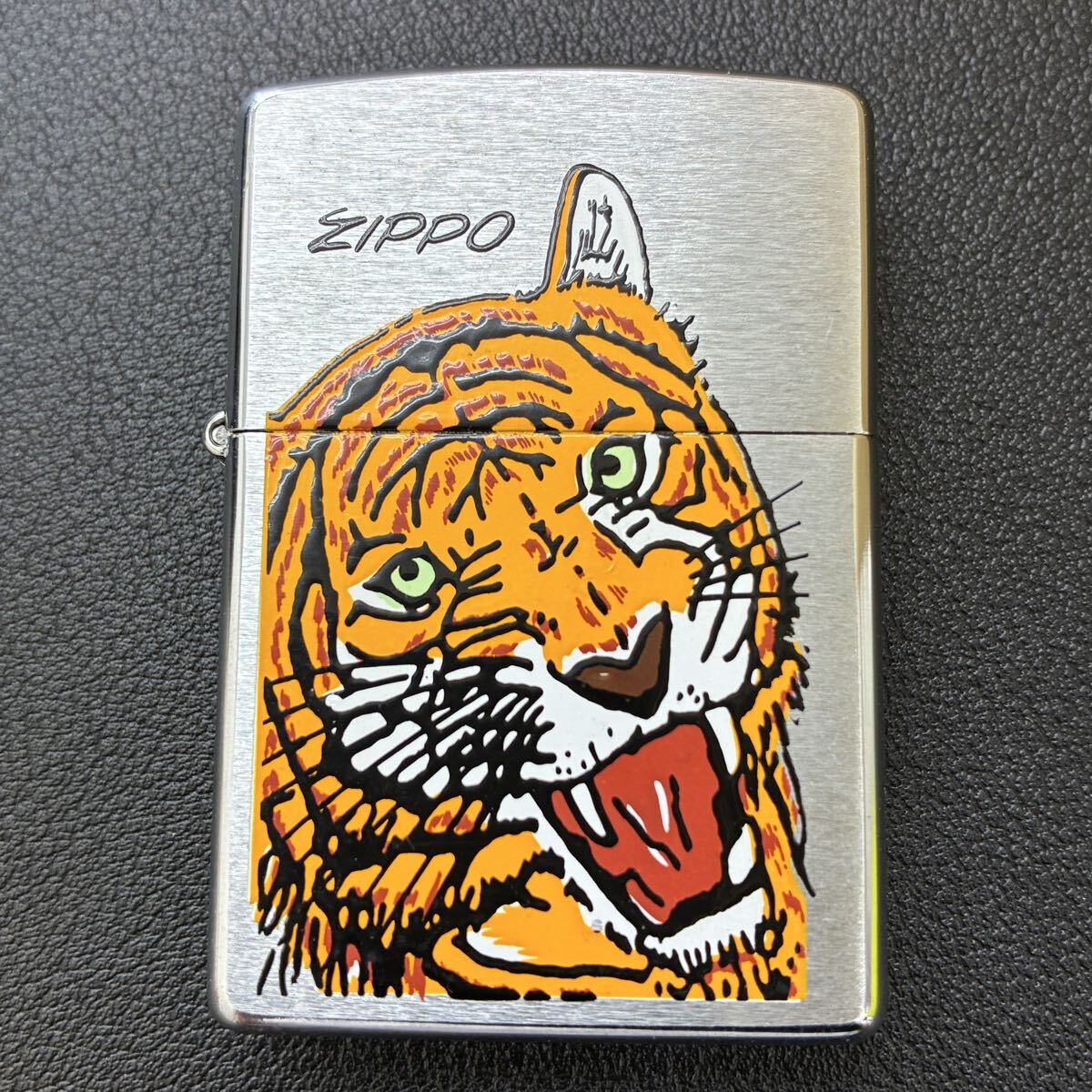 【S3-370a】Zippo ジッポ ローラー式 ガスライター 虎デザイン タイガー シルバーカラー ヴィンテージ 喫煙具 ライター