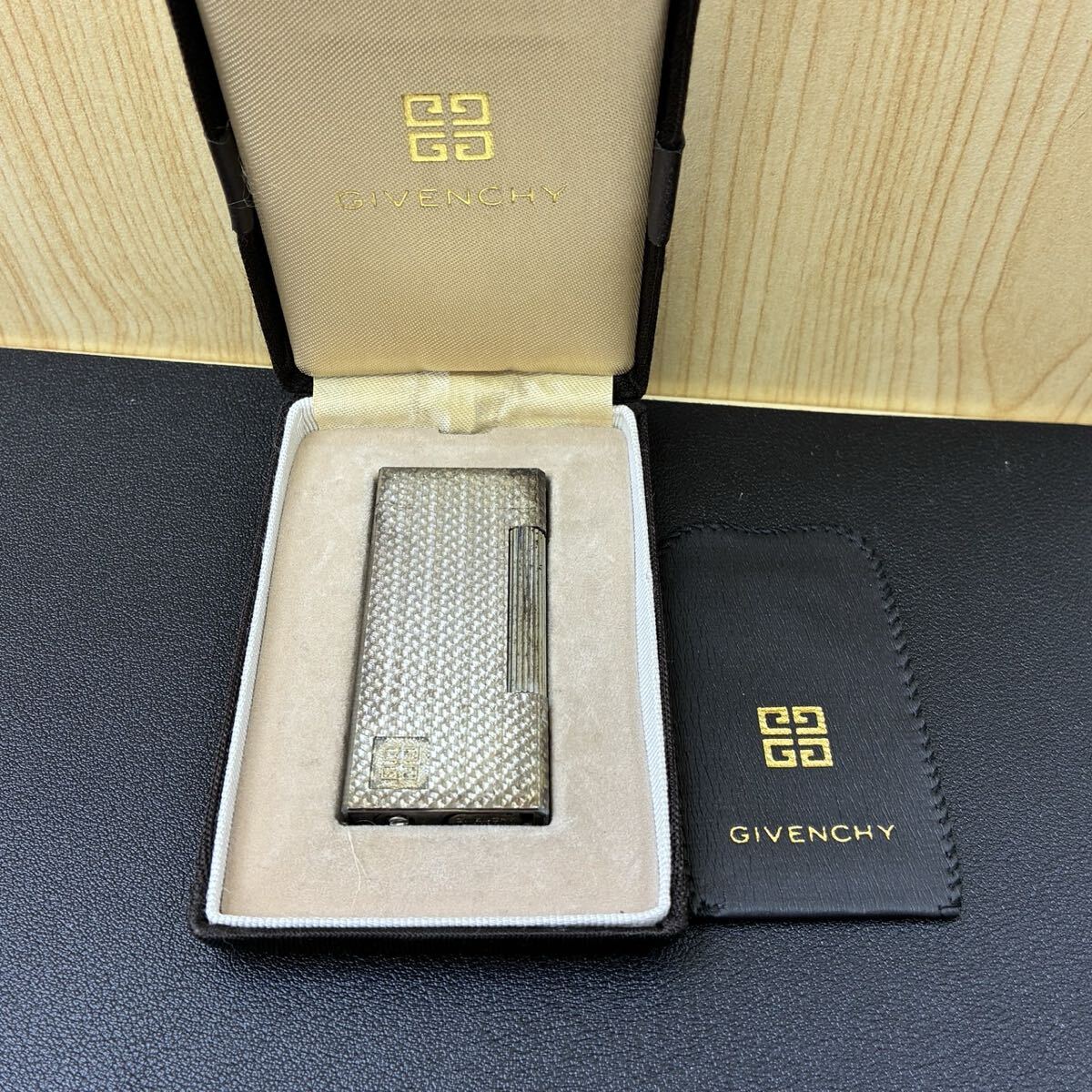 【M-587】GIVENCHY ジバンシー 2000 ガスライター シルバーカラー 箱付き 火花確認◎ ヴィンテージ 喫煙具 ライター