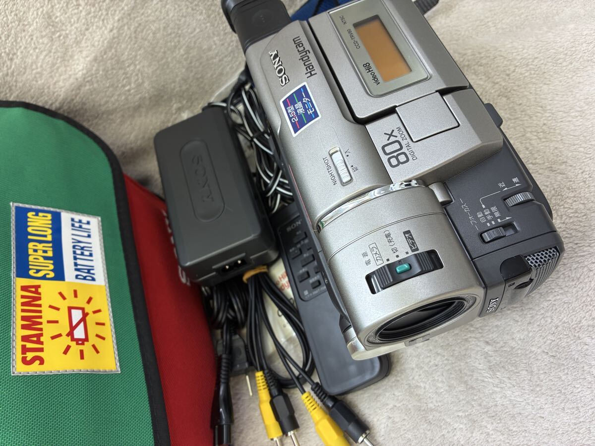 【M-565】SONY CCD-TRV80 8mmビデオカメラ 通電◯ 動作未確認 ジャンク扱い パーツ取り リペア ケース付き ソニー ハンディカム