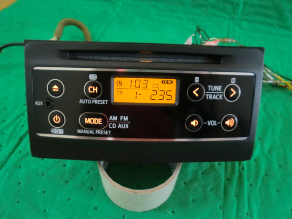 ダイハツ　純正CD、AM/FMラジオデッキ　86180-B5061　美品　J331