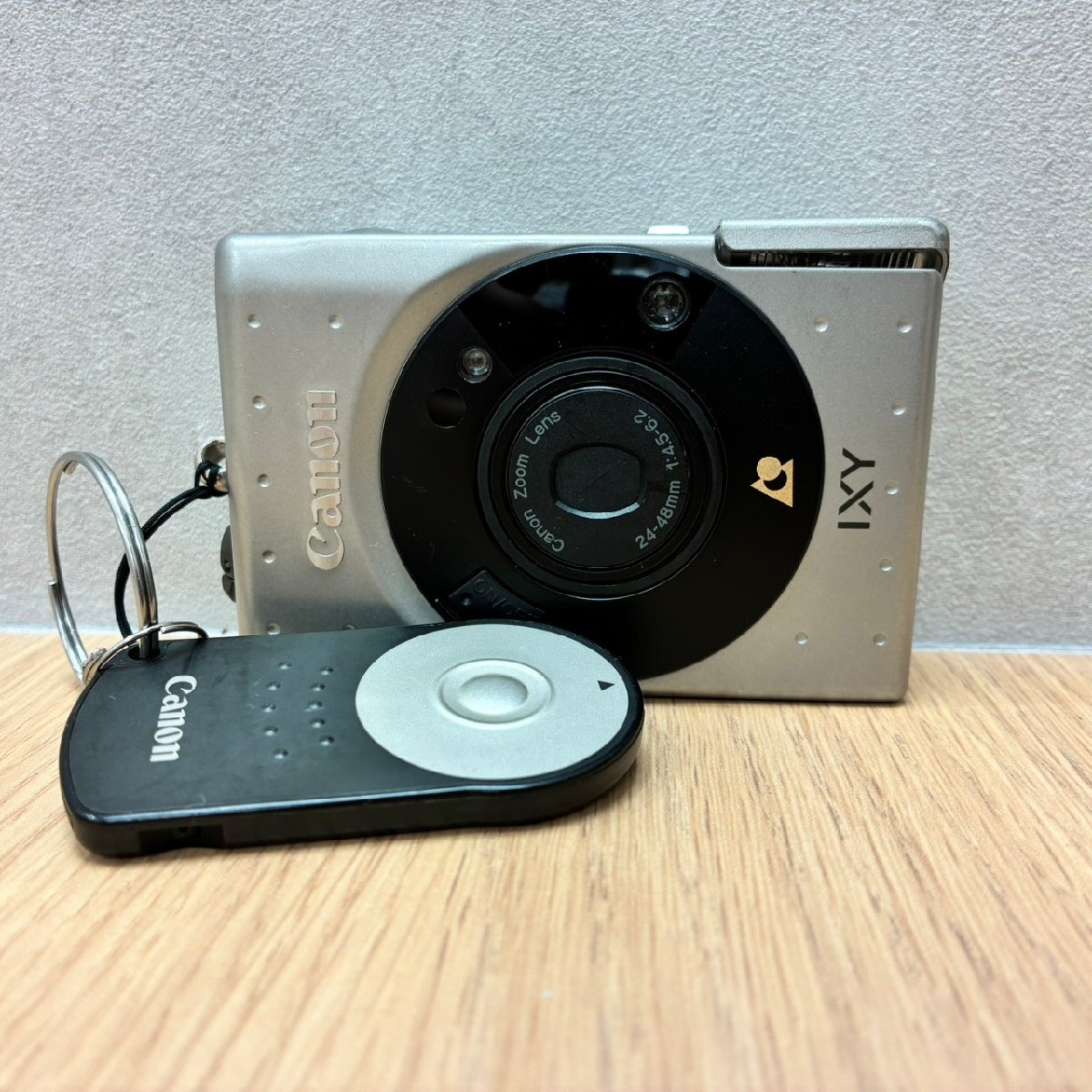 【571_81824】 Canon キャノン IXY コンパクトフィルムカメラ 1:4.5-6.2 24-28mm リモコン付き 傷や汚れあり 動作未確認 ジャンク扱い