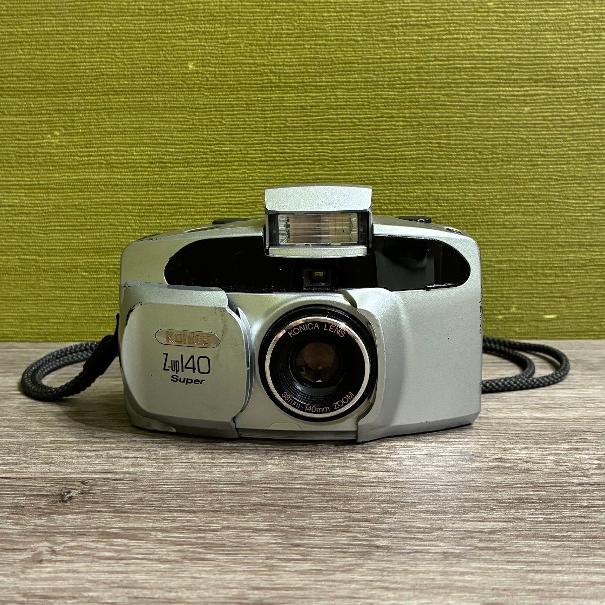【557＿63209】Konica コニカ Z-up 140 Super　35㎜-140㎜ シルバー コンパクト フィルムカメラ 通電確認 動作未確認