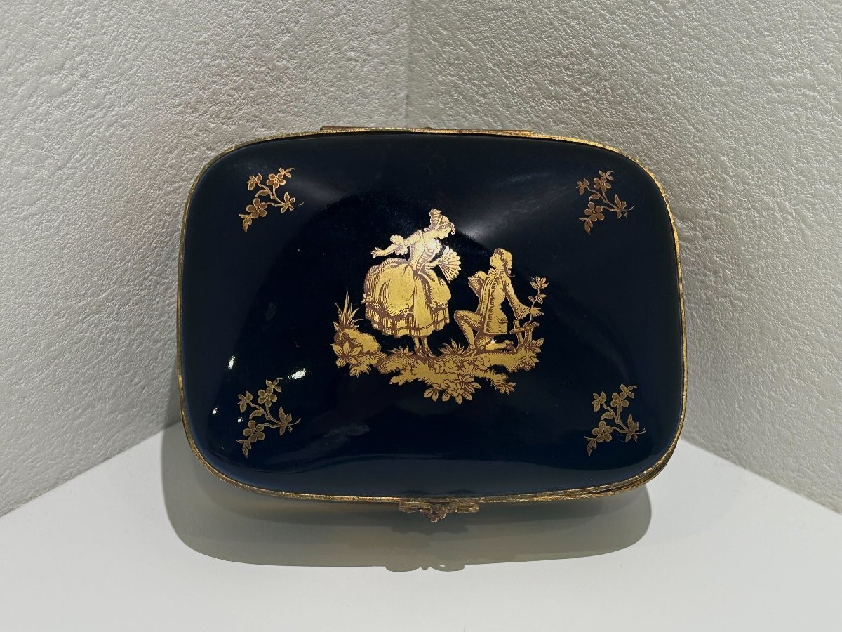 【248_02715】☆1円スタート☆　陶器 小物入れ　紺色　アンティーク風　一部金具浮きあり