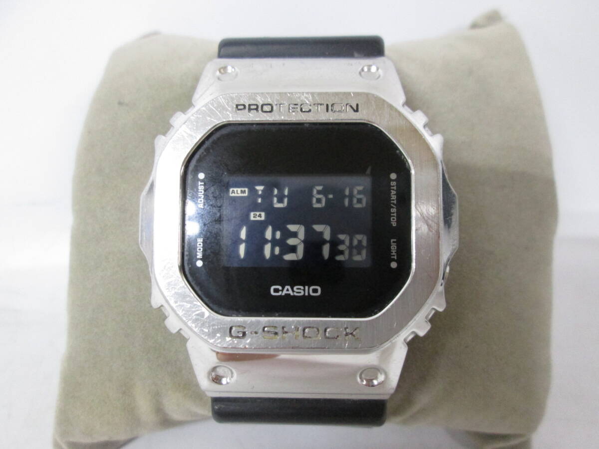【0617h A3567】 CASIO カシオ G-SHOCK PROTECTION GM-5600 メタルカバード デジタル 腕時計 シルバーカラー 中古 稼働