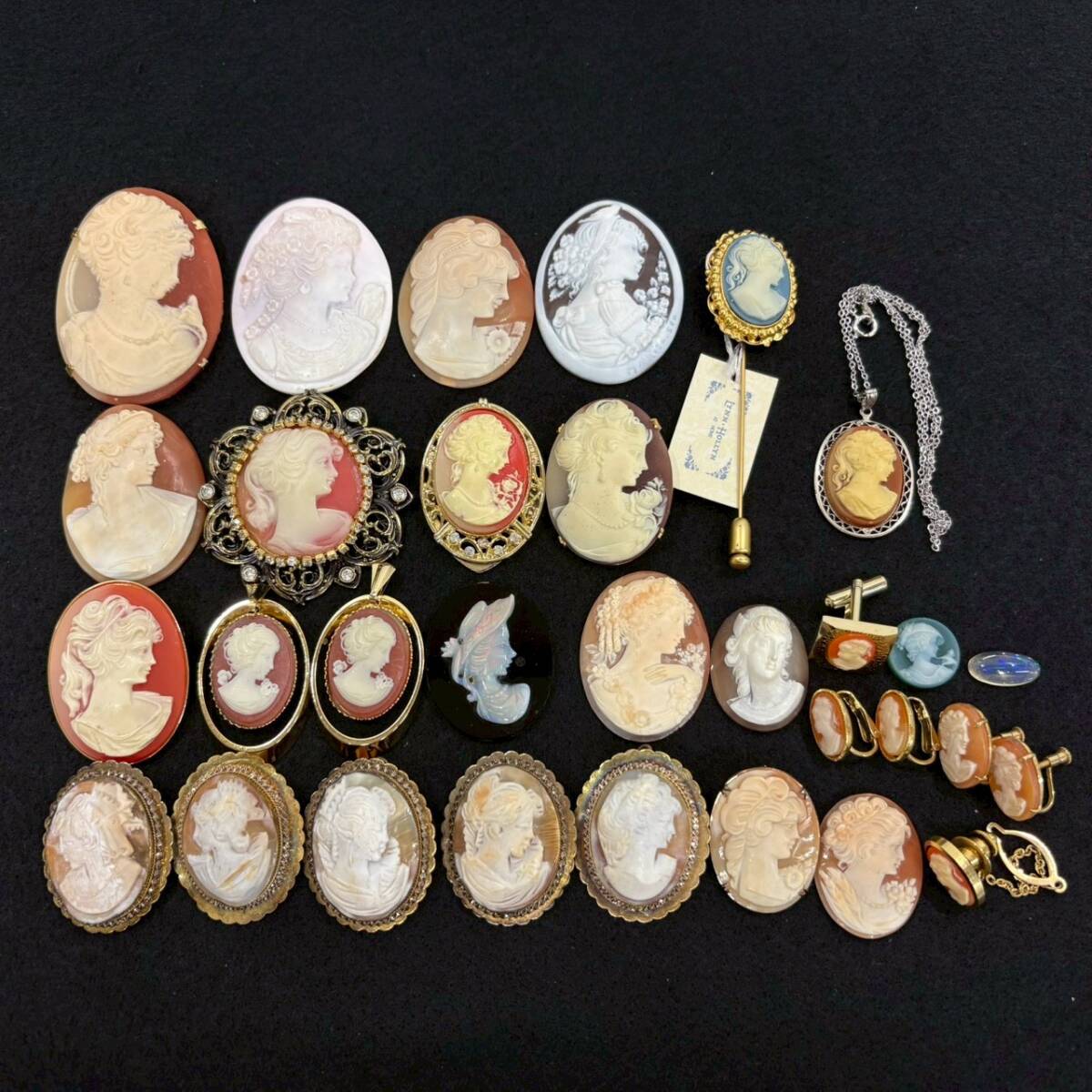 ■ 1円〜【まとめ売り】 カメオ カメオ風 まとめ 総重量約200g ブローチ イヤリング カフス ネックレス アクセサリー 服飾小物 L160286