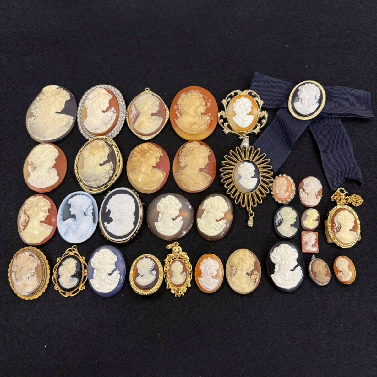 ■ 1円〜【まとめ売り】 カメオ カメオ風 まとめ 総重量約200g ブローチ 等 レディース アクセサリー 服飾小物 ファッション L160290