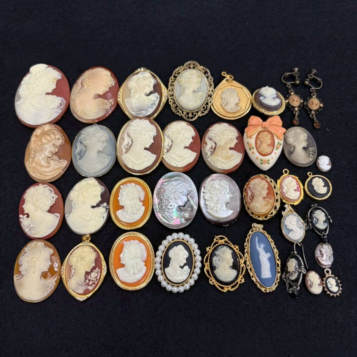 ■ 1円〜【まとめ売り】 カメオ カメオ風 まとめ 総重量約200g ブローチ イヤリング 等 アクセサリー レディース 服飾小物 装飾 L160284