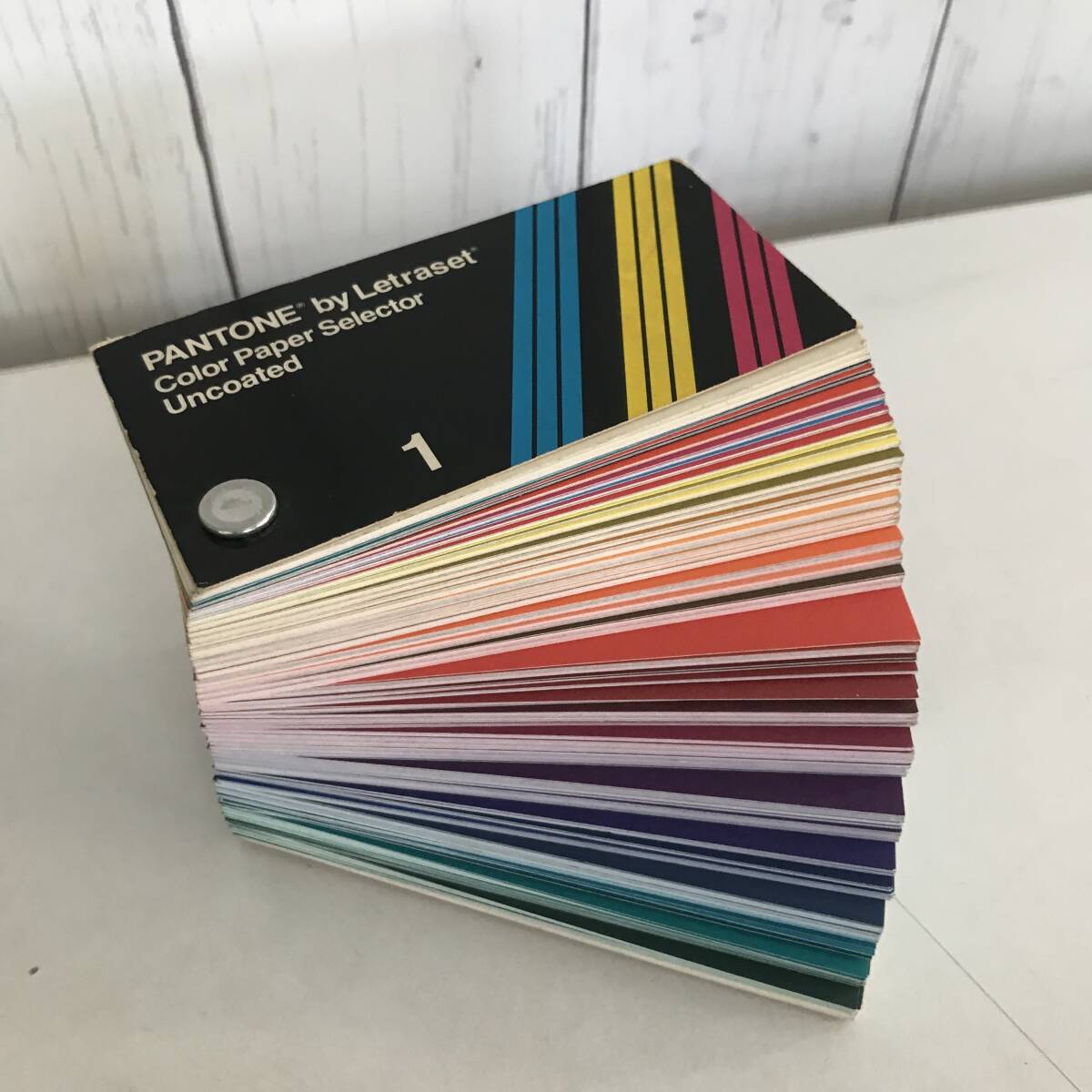 PANTONE パントーン 色見本帳 色見本 レトラセット カラーペーパー デザイングラフィック アンコーテッド カラーチャート イラスト KW