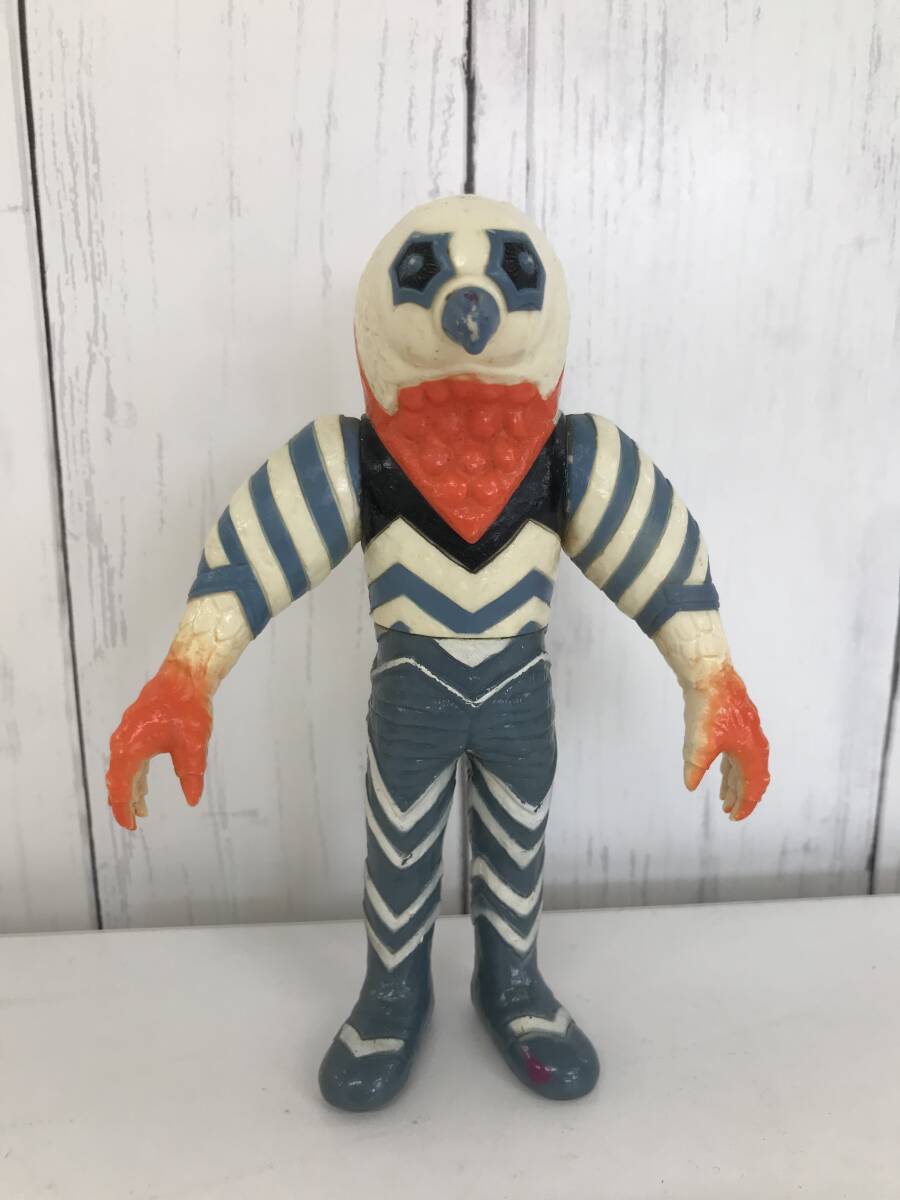 BANDAI バンダイ ガッツ星人 ウルトラセブン 1983 宇宙人 ウルトラ怪獣シリーズ 怪獣 フィギュア ソフビ 昭和レトロ 当時物 KW
