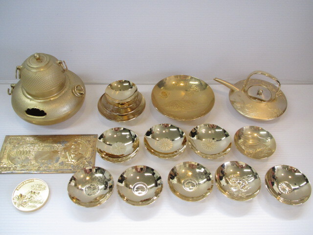 骨董祭 雑貨祭 金メッキ 製品 おまとめ 総重量約3kg 24KGP イミテーション 金杯 置物 飾り 記念品 開運 縁起物 現状品 長期保管品