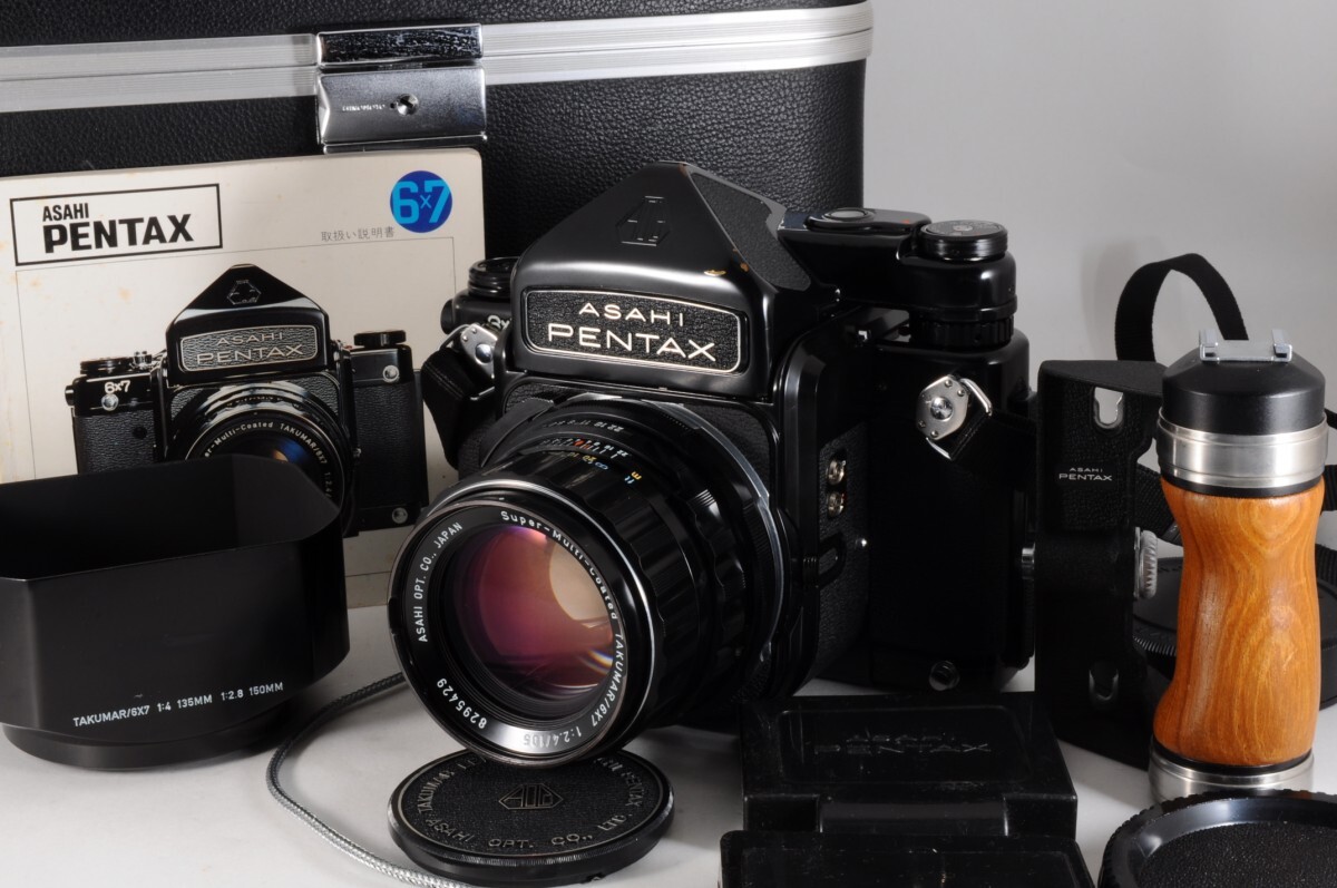 動作品 PENTAX ペンタックス 67 中判 フィルム カメラ 105mm F2.4 レンズ TTL ファインダー Takumar 純正 木製グリップ 取説 RU-533S/030