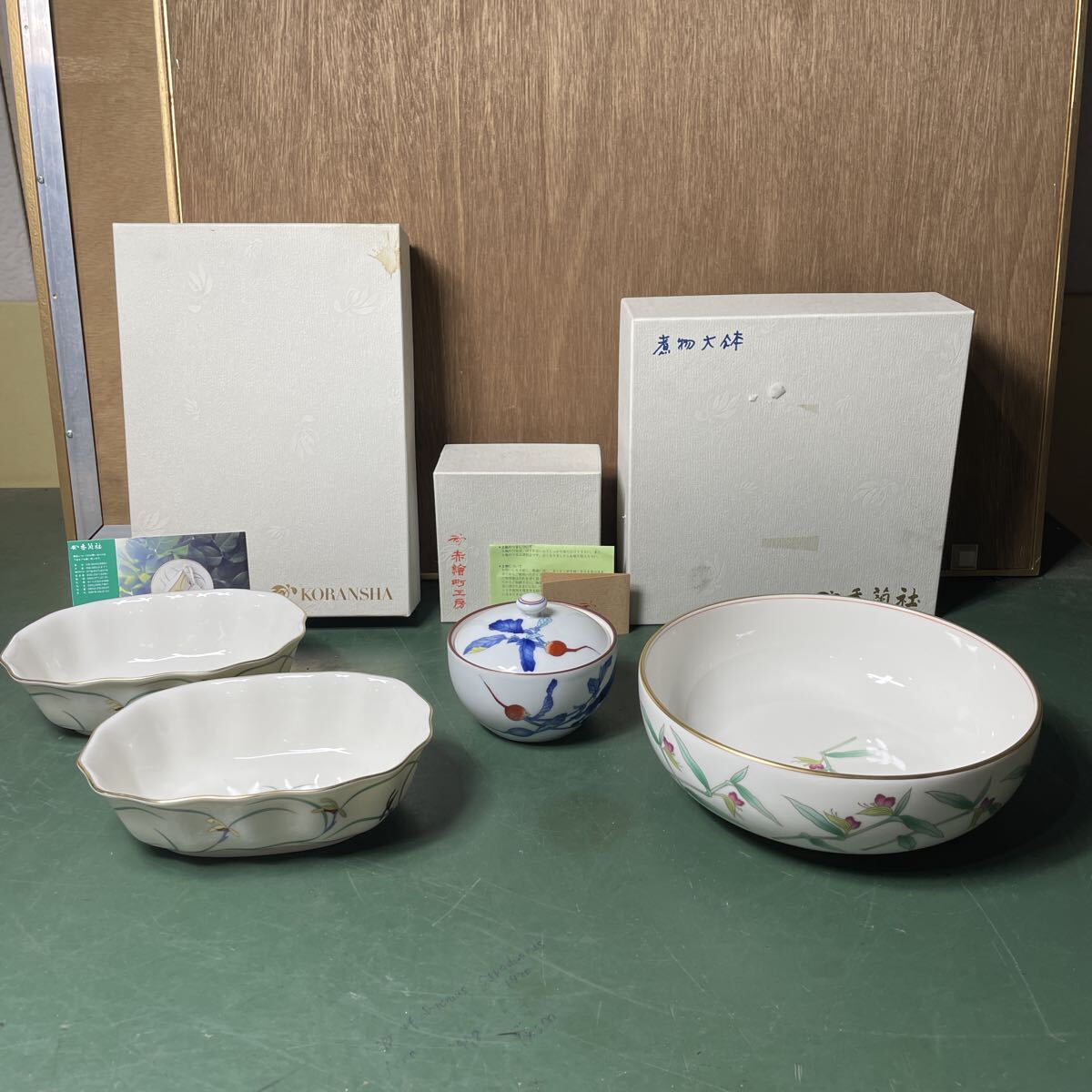 香蘭社　はなむけそう　深鉢　 花柄金縁オーバル型皿　赤繪町工房 有田焼 ラディッシュ 蓋付小鉢　まとめ売り