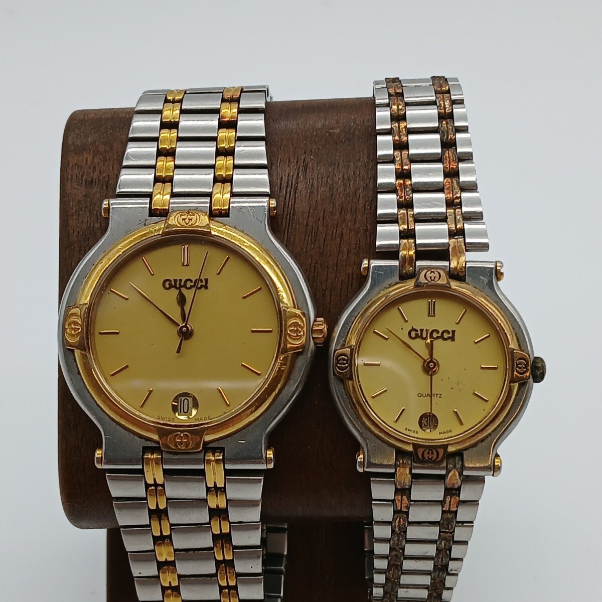 【X-48】 GUCCI 9000M 9000L グッチ ペア ウォッチ メンズ レディース 腕時計 ゴールド文字盤 デイト クォーツ 動作未確認 まとめて