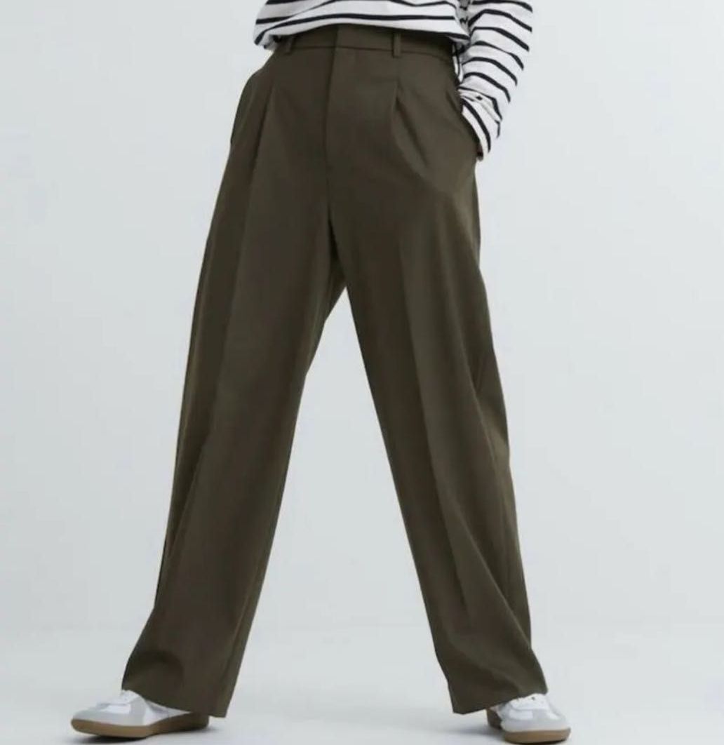 未使用タグ付き3990円 ユニクロ タックワイドパンツ Sサイズ オリーブ 茶緑 UNIQLO 56 OLIVE