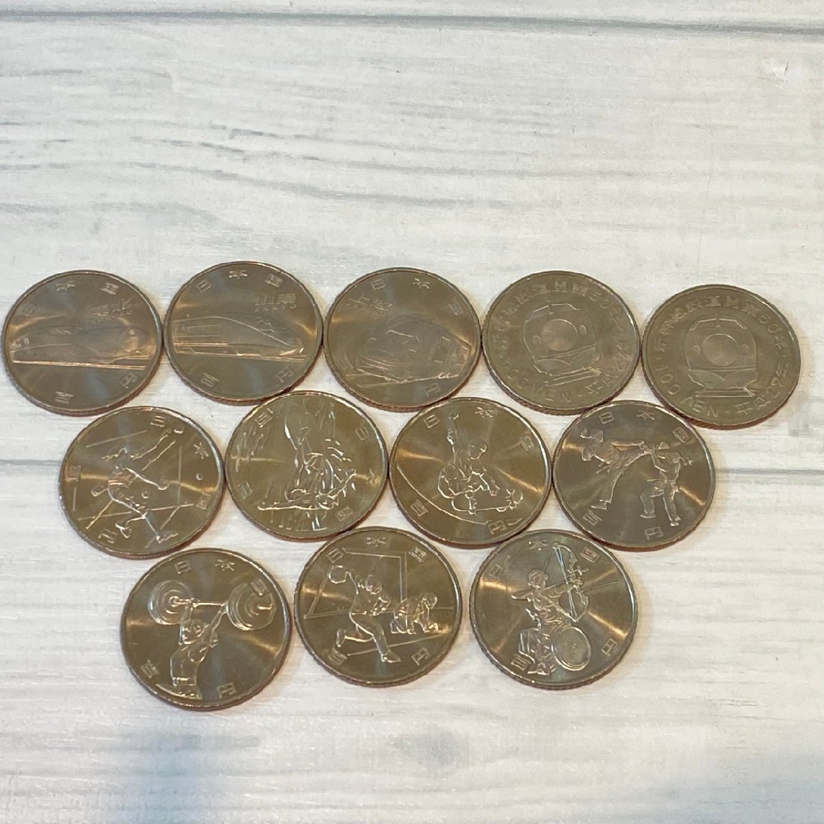 【塩】新幹線開業50周年 100円 硬貨 5枚　/　東京パラリンピック 100円 硬貨 7枚 額面1200円 記念硬貨【24150SK】F10