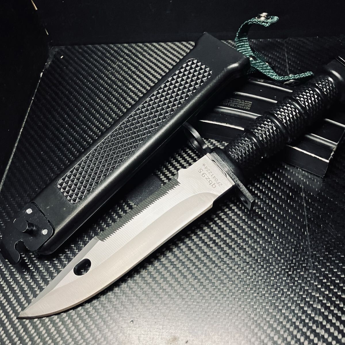 刃厚6mm 重量感355g アウトドア サバイバルナイフ 薪割り 鉈 腰鉈 大工道具 鋼製 シース付き ハンティング　30cm