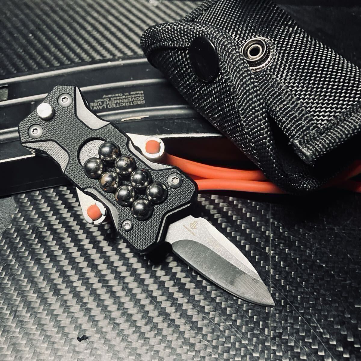 独特なデザイン 高品質 アウトドアナイフ サバイバルナイフ 片刃 EDC ハイキング 13cm 多機能