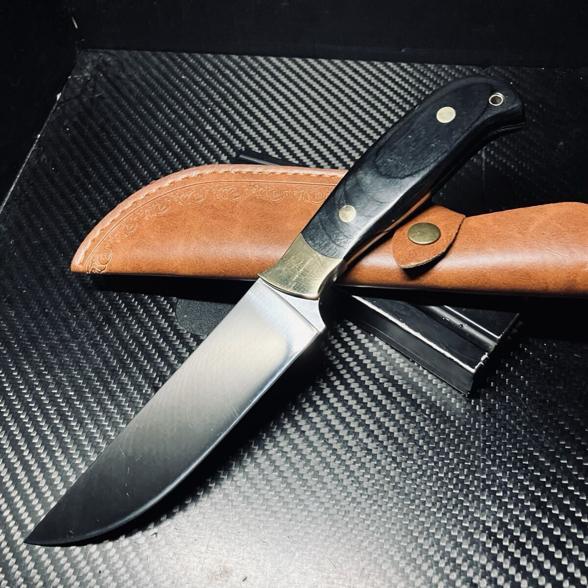 最高品質 重量感 202g アウトドア サバイバルナイフ 薪割り 大工道具 鋼製 シース付き ハンティング