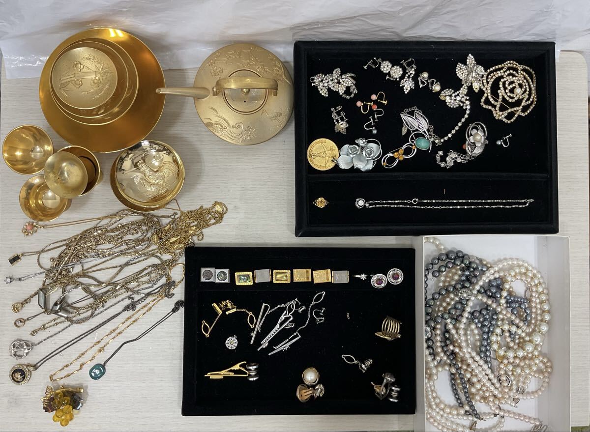 。158 遺品整理　ネックレス ブローチ イヤリング アクセサリー リング 指輪 メッキ タイピン　シルバー　silver 刻印 あり約2374g