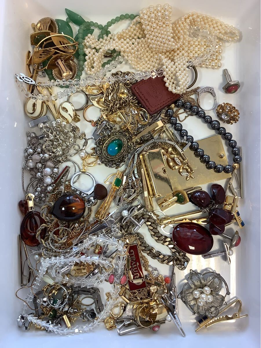 ーNo.91 メッキアクセサリー等 まとめ売り ネックレス 指輪 水晶 カフス 破損 訳あり ジャンク 総重量約874g イミテーション タイピン