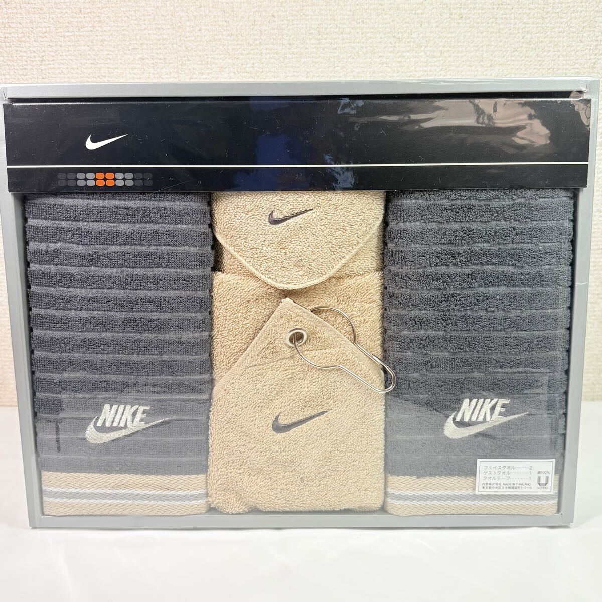 未使用品　 NIKE ナイキ タオルギフトセット　フェイスタオル２枚　ゲストタオル　タオルチーフ　ブラック　ベージュ