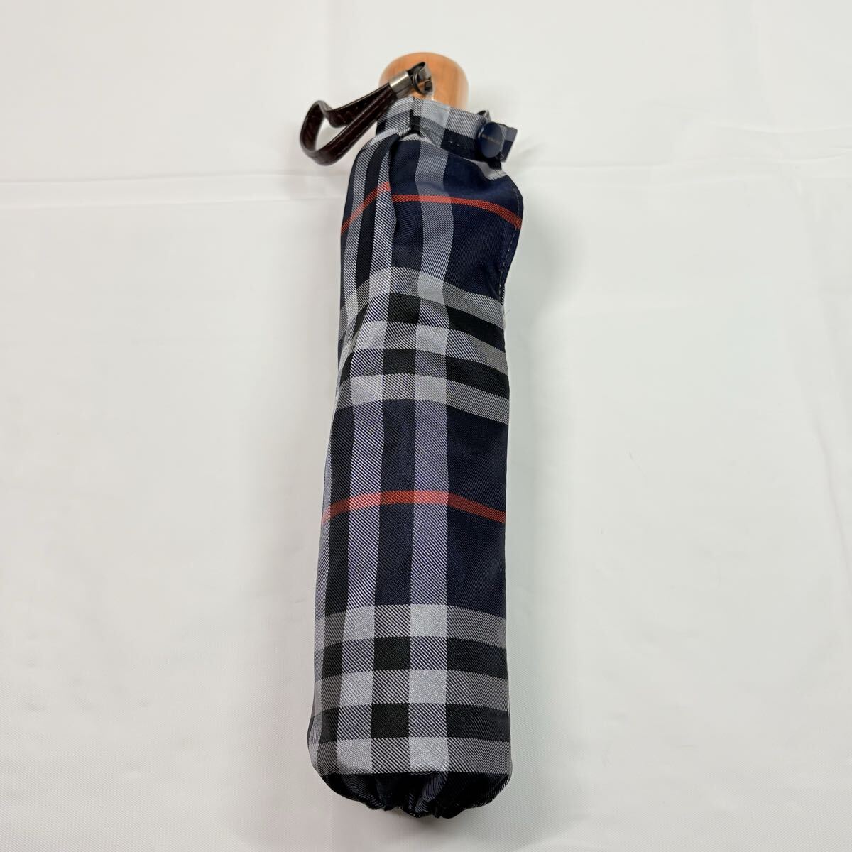 美品　 BURBERRY バーバリー　ノバチェック　ネイビー　晴雨兼用折りたたみ傘　オーロラ