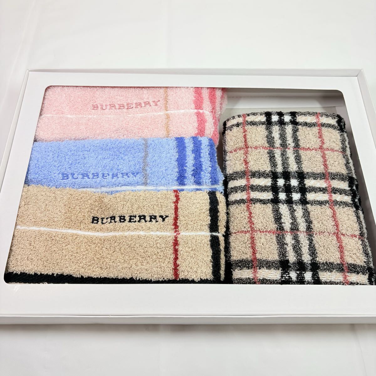 新品　未使用　 BURBERRY バーバリー　ウォッシュタオル4点　ギフトセット　西川産業　ノバチェック　ブルー、ピンク、ベージュ