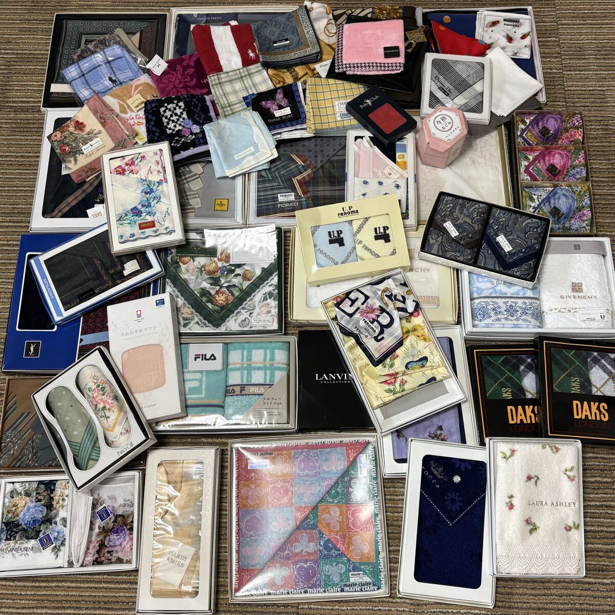 【1円スタート】ハンカチスカーフタオル大量まとめほぼ新品FENDI/Christian Dior/DAKS/Ralph Lauren/YSL/ローラアシュレイなどその他小物含