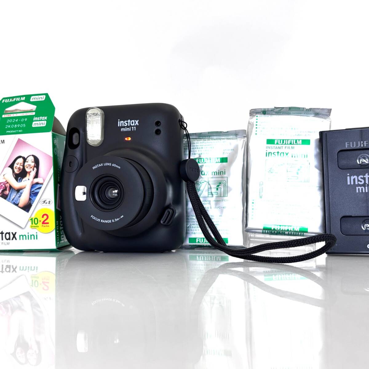 【フジフイルム】FUJIFILM INSTAX MINI11 Black インスタントフィルムカメラ +未使用フィルム #T725A