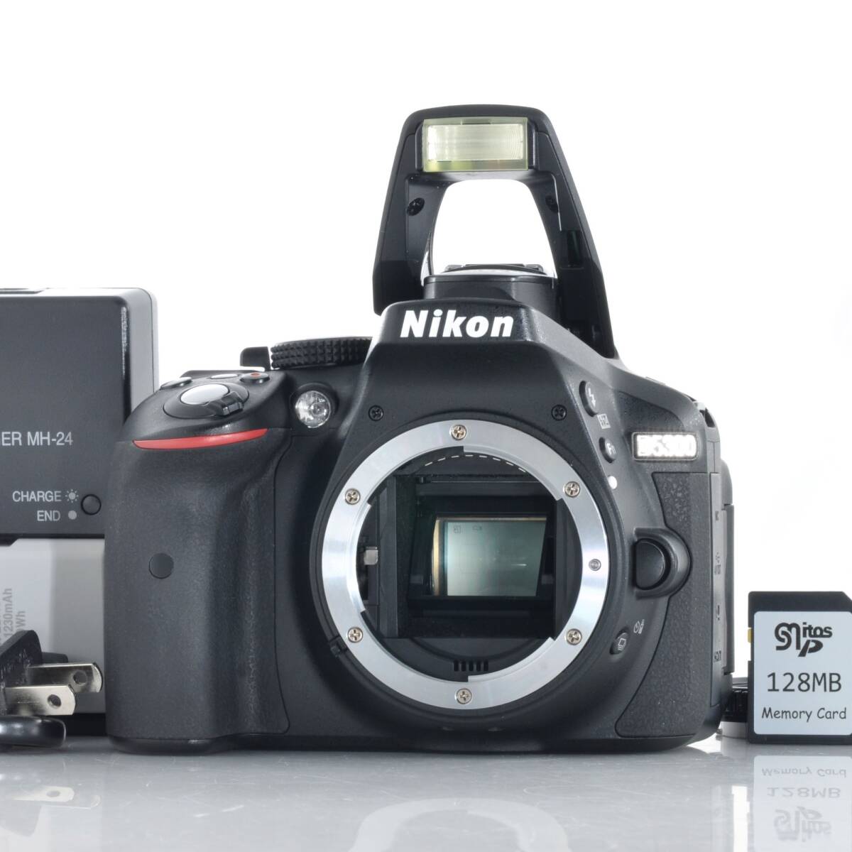 撮影枚数1,887枚【ニコン】Nikon D5300 デジタルカメラ ボディ ＋バッテリー、充電器 #T991