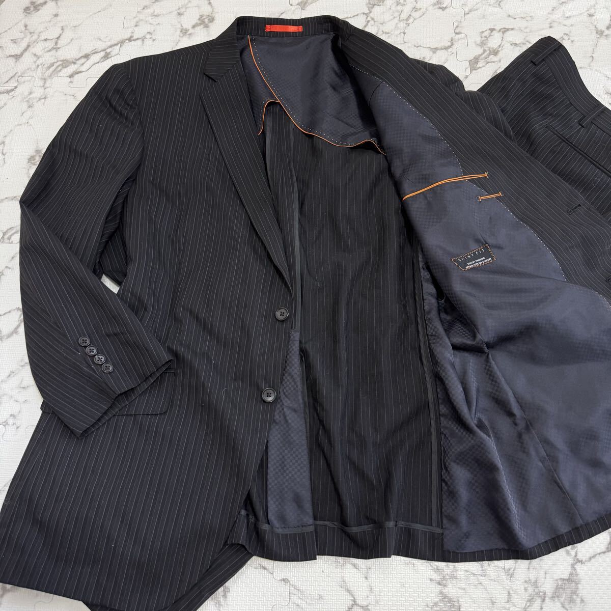 極美品/3Lサイズ/高級/フランコロザーティ FRANCO ROSATI セットアップスーツ SHINY FIT ストライプ メンズ ブラック 黒 2XL 光沢感