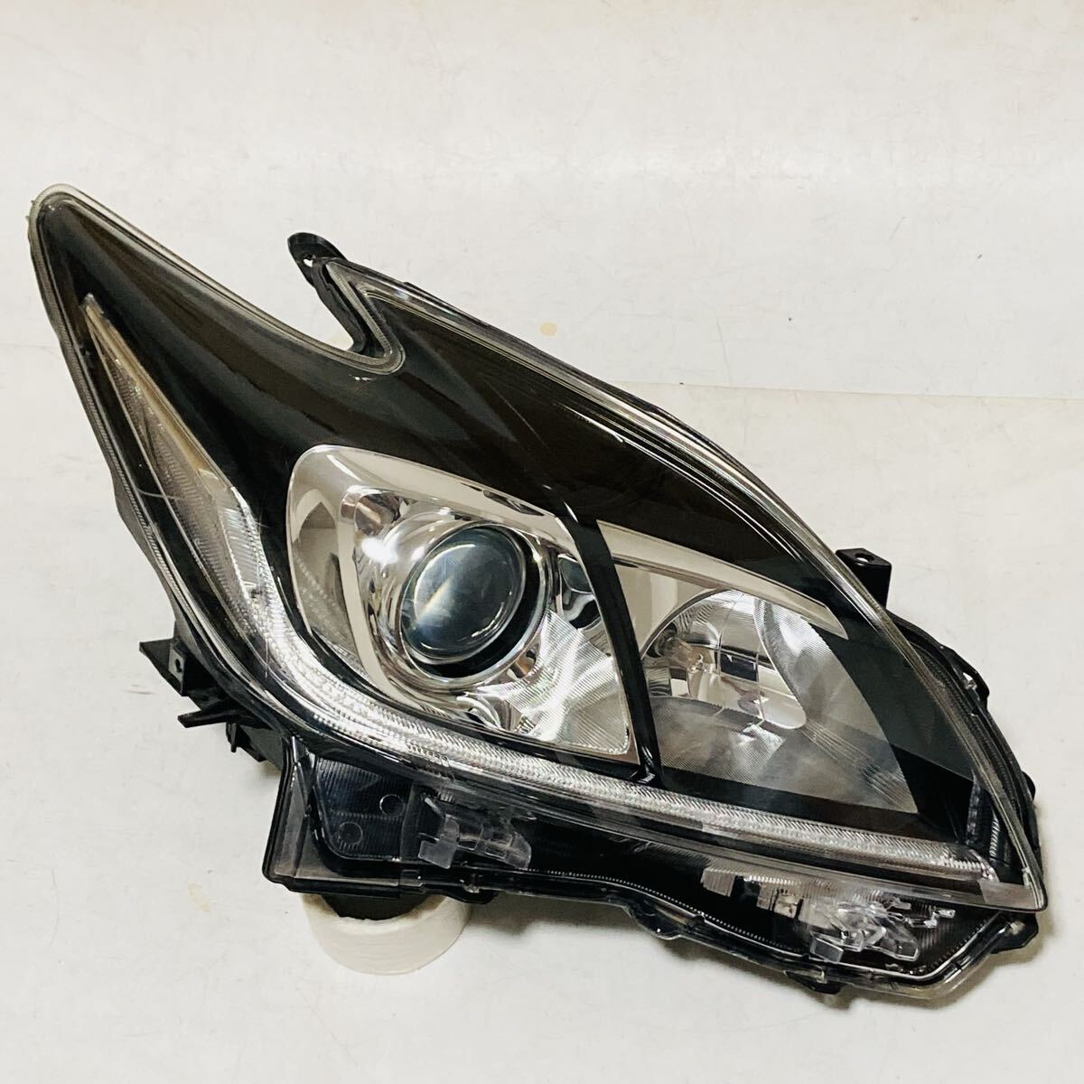 TOYOTA トヨタ純正 ZVW30 プリウス PRIUS 後期 HID ヘッドライト ヘッドランプ レンズ 右 右側 運転席側 KOITO 47−52 インナーブラック