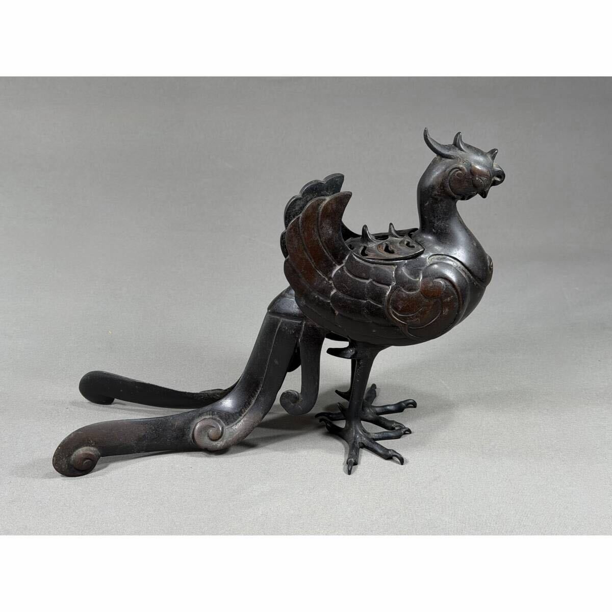 【風車】 金工美術　古銅　銅製 細密細工　孔雀 鳳凰 香炉▲木製黒漆台付　重1.5㎏▲香道具　香爐　時代物 骨董品 古美術品