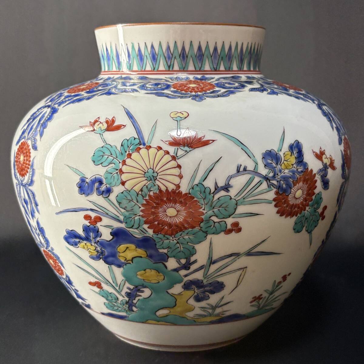 【祥】有田焼 弥左衛門 色絵花文大壺 飾壺 花瓶 花器 花入 骨董 茶道具 在銘 直径26cm 高さ22cm 口径11cm