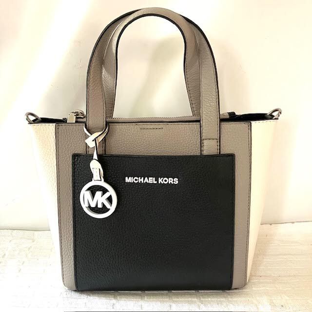 A2　MICHAEL KORS　マイケルコース　ジェマ　スモールポケット　メッセンジャー　ハンドバッグ