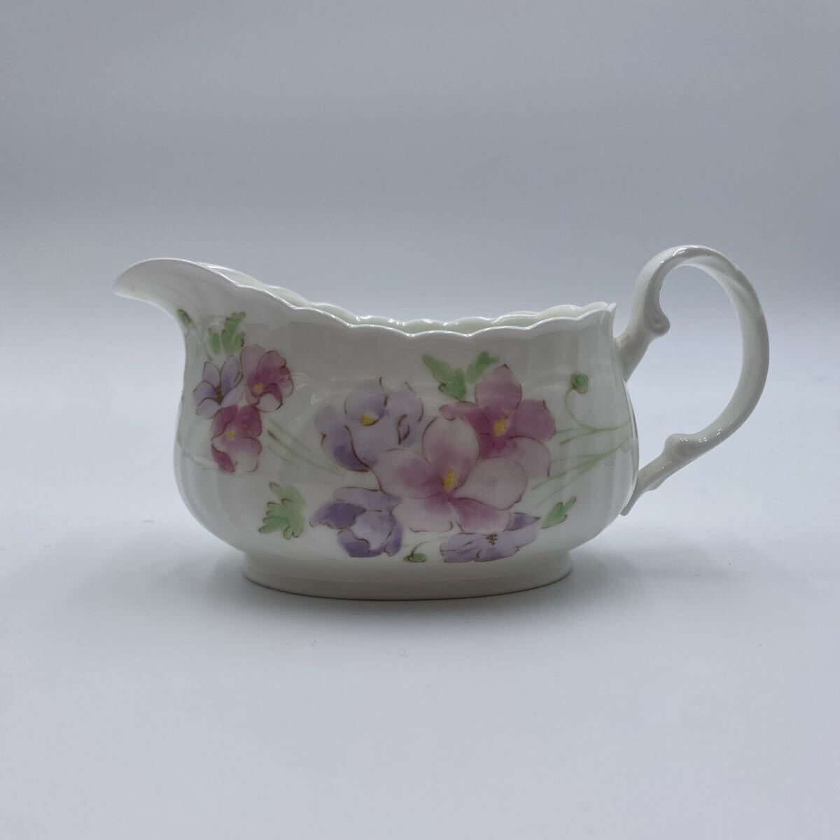 ●【売り切り】Noritake(ノリタケ) Studio Collection(スタジオコレクション)ボーンチャイナ クリーマー/ミルクピッチャー 9849