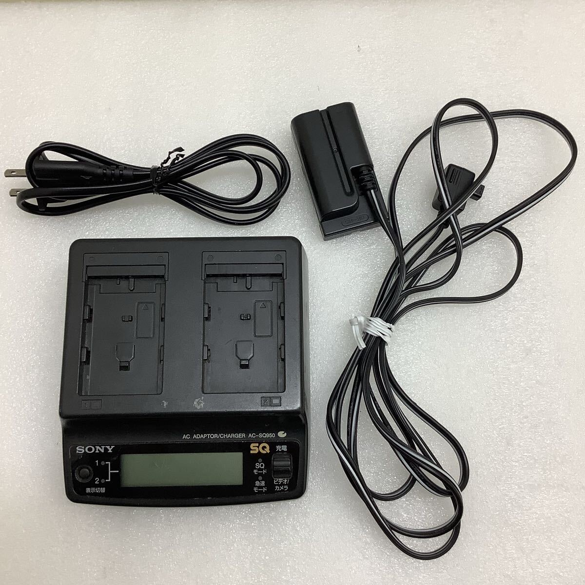 【中古品】SONY AC-SQ950 バッテリーチャージャー Lバッテリーカプラーケーブル付