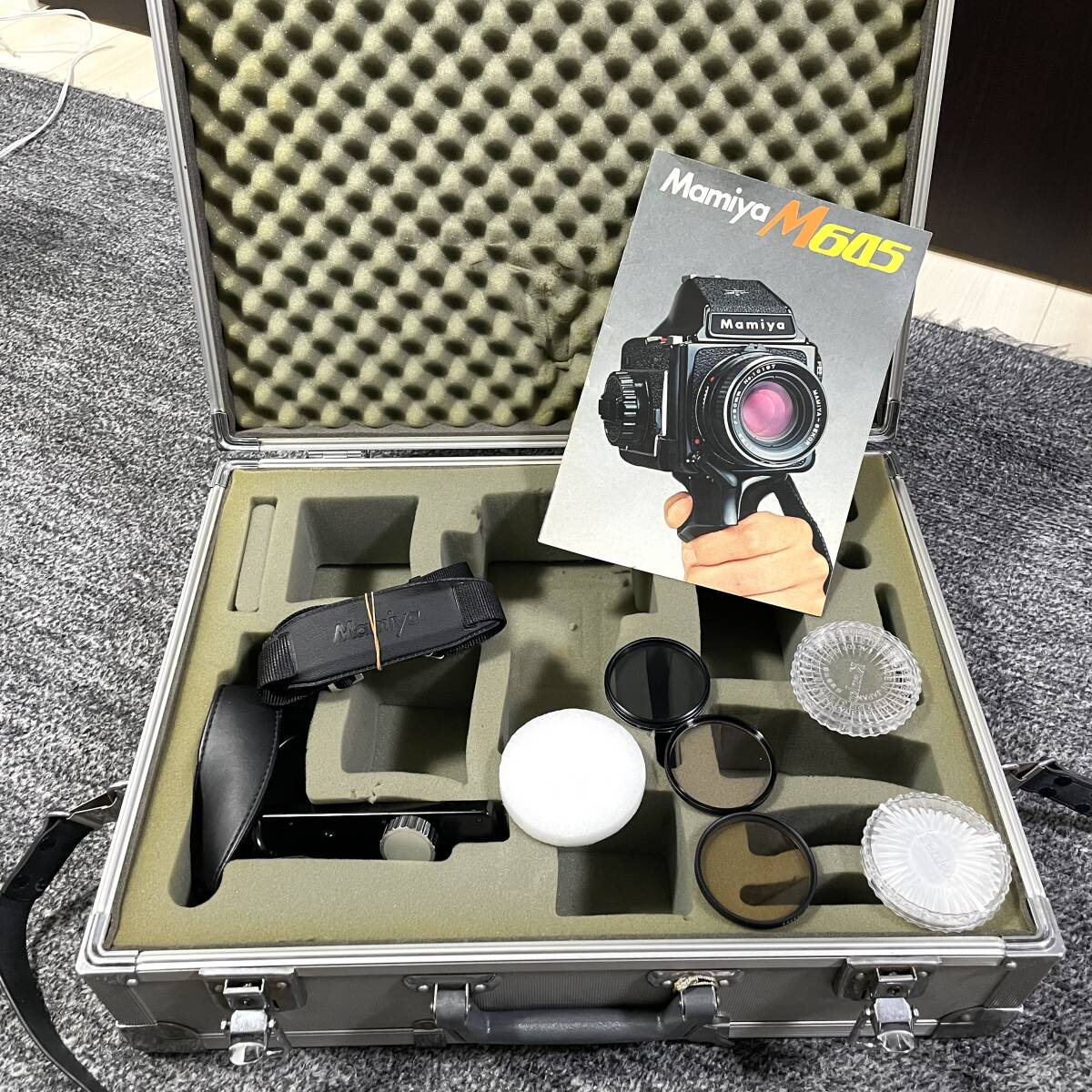 MAMIYA M645 が入っていた　ケース　グリップ　ストラップ　フィルター　等　マミヤ　mamiya m645 1000s 645