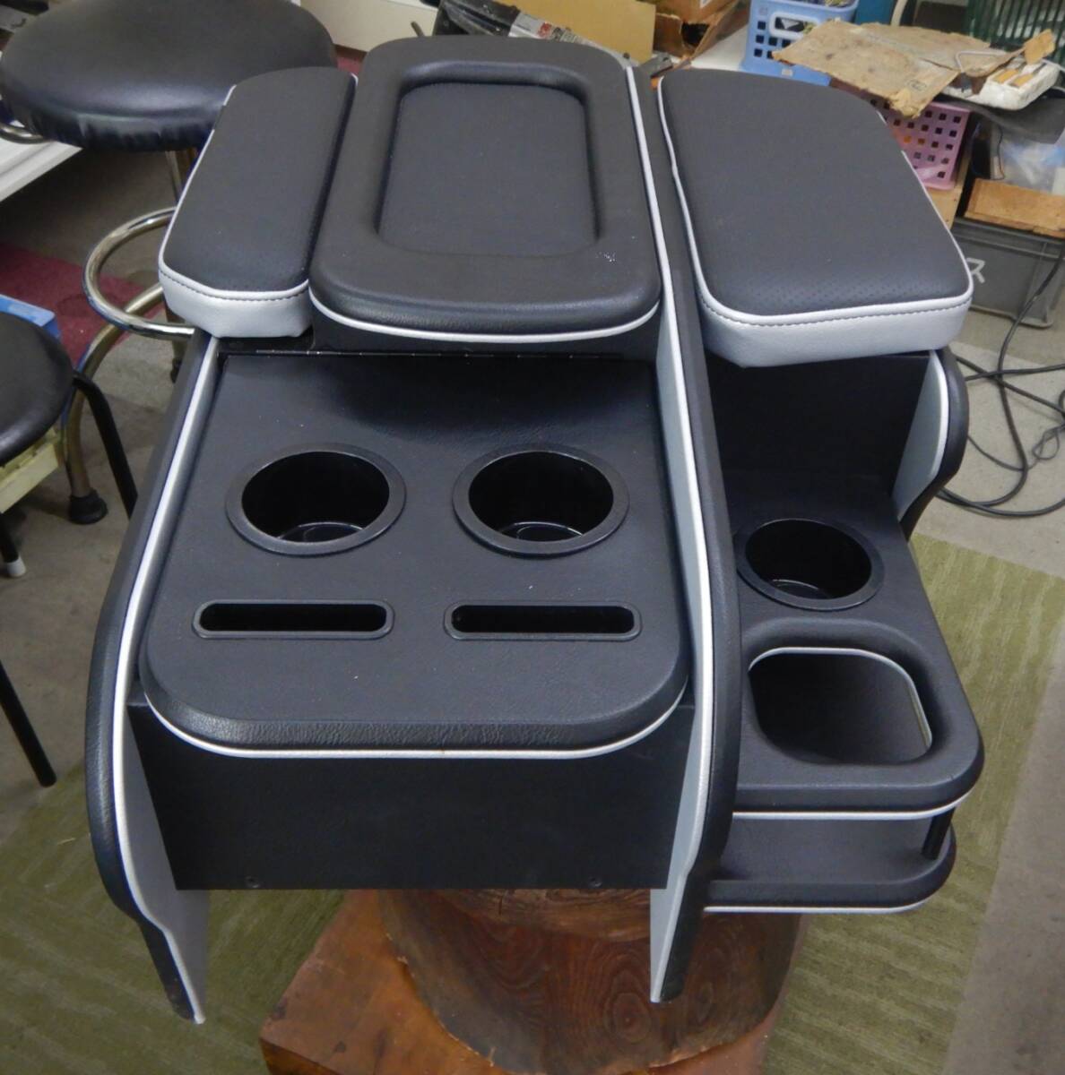 ★トヨタ ハイエース ワイド センターコンソール アームレスト ドリンクホルダー 付き