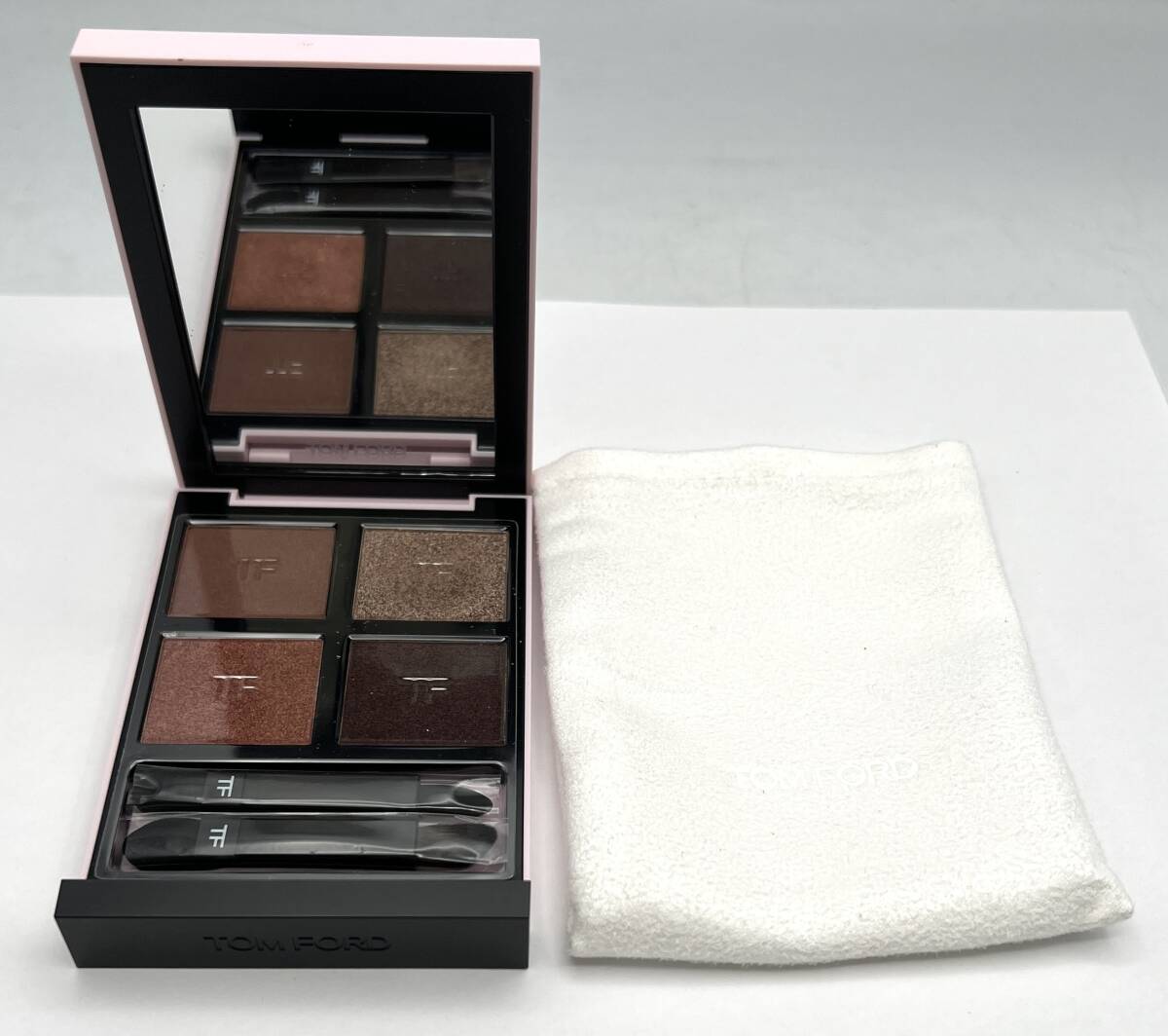 i2487C 美品トムフォード アイ カラー クォード 01CR フォビドゥン ピンク TOMFORD アイシャドウ レディース コスメ 化粧品