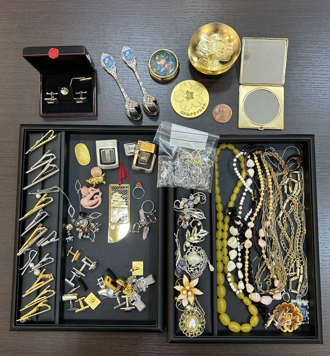 ＃5156　メッキアクセサリー ネックレス リング ブローチ カフス タイピン 金杯 メダル等 メッキ等おまとめ